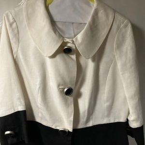 Women’s size 6, 9  West linen blend cropped jacket